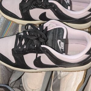 Nike Women's Low-Top Sneakers in Light Pink and Black